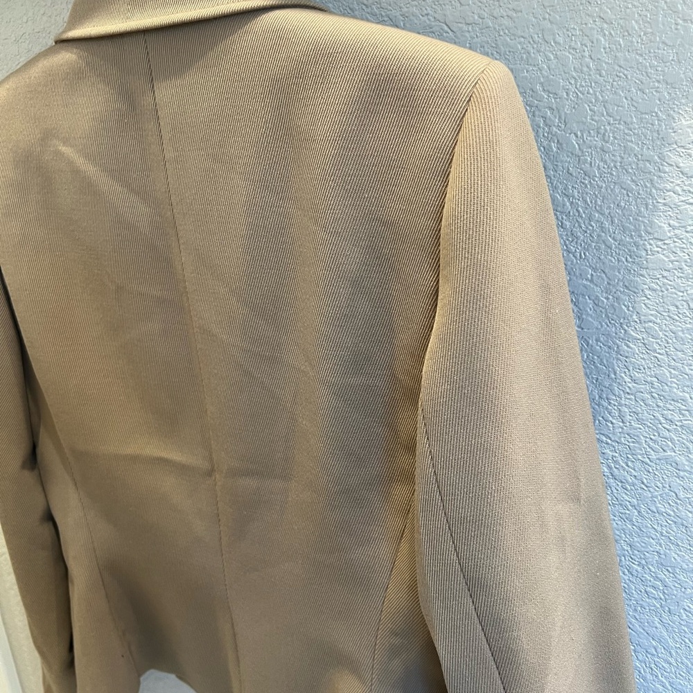 Tahari ASL Women's Tailored Beige Blazer with Three-Button Front - Picture 12 of 16